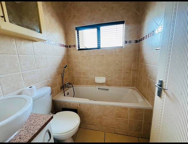 3 BEDROOM APARTMENT FOR SALE IN PALMIET